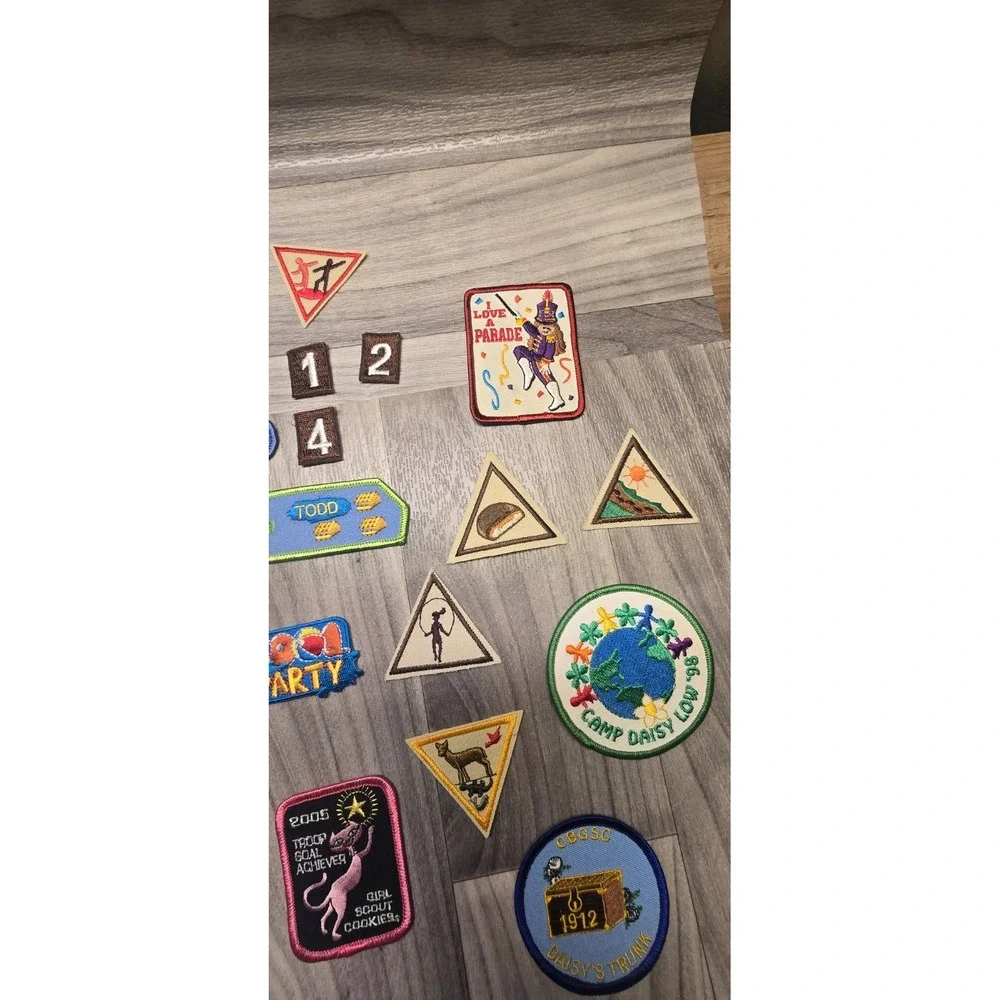 mixed collection of vintage Girl Scout embroidered badges & patches 90's/00's